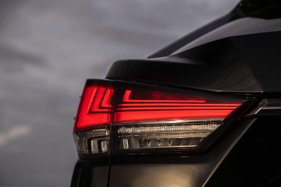 Детали экстерьера Lexus RX450h F-Sport 2019 года  (NA) (фото 33 из 37)
